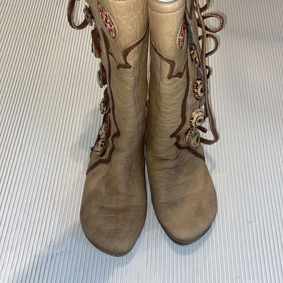 Custom Moccasin boots antler button lace closure Native American bead work 7.5 - Picture 13 of 14
